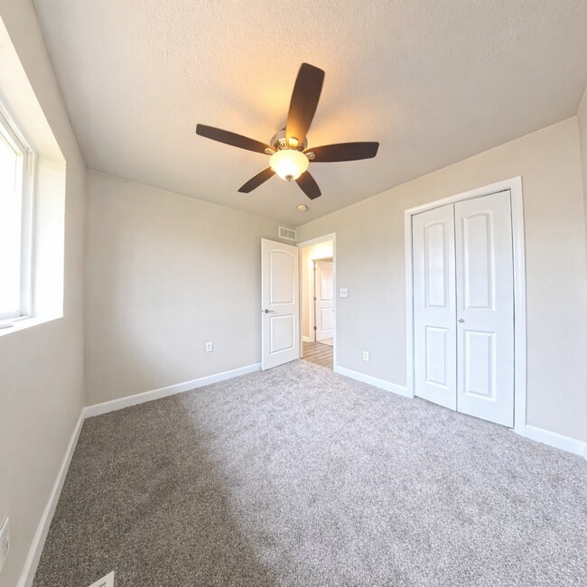 Building Photo - Charming 3 bedroom 2 bathroom home