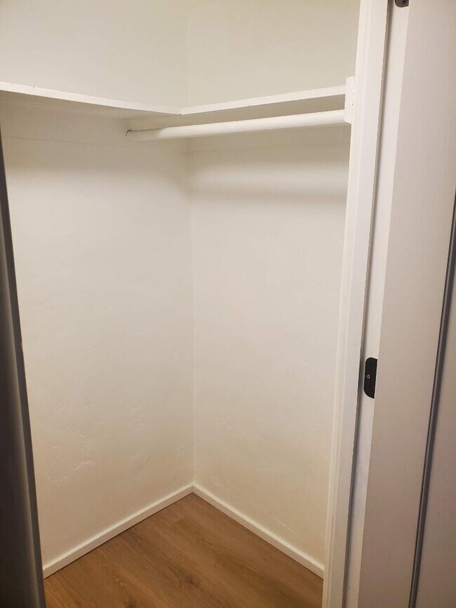 Building Photo - 1520 W Encanto Blvd