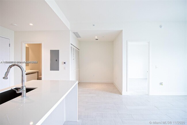 Building Photo - 2000 Metropica Wy