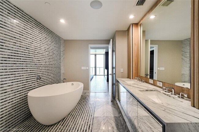 Building Photo - 788 NE 23rd St