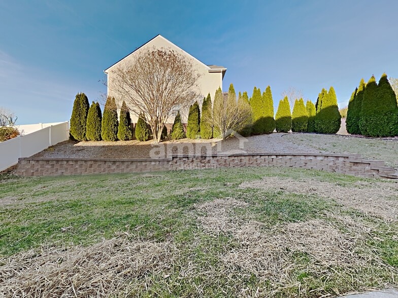Building Photo - 7207 Tanners Creek Dr