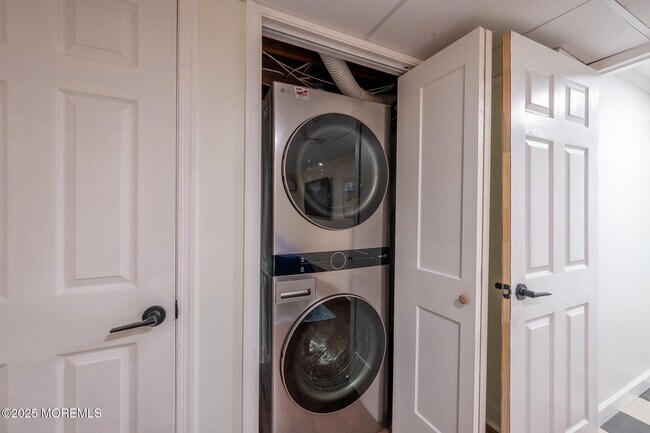 Building Photo - 14 Falls Rd