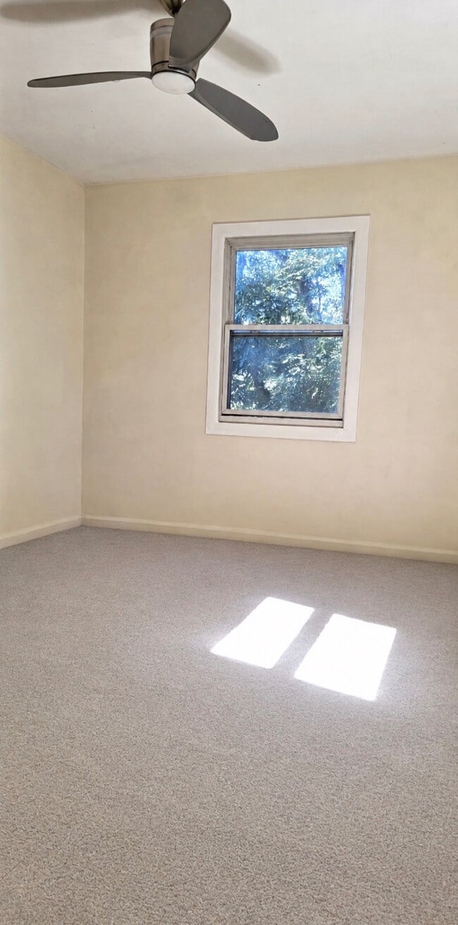 Building Photo - 35 Millers Ln