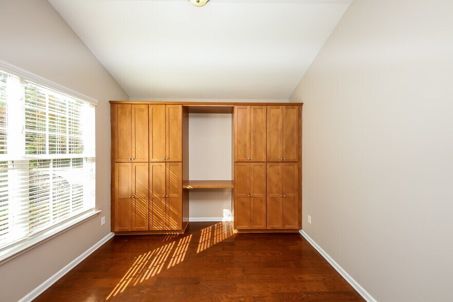 Building Photo - 4550 Black Hills Dr NW
