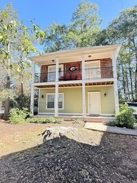 Building Photo - Cute 4 Bedroom Near Downtown for Pre-Lease