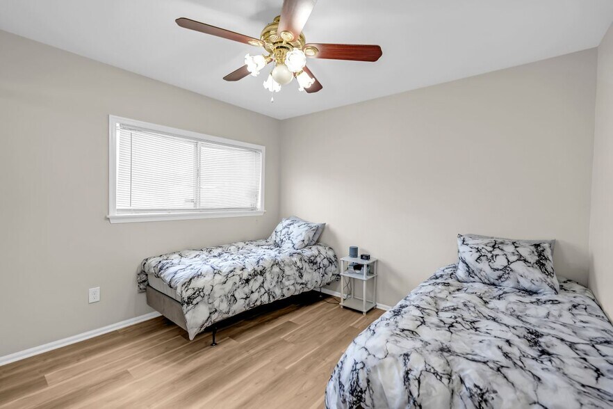 Building Photo - 6 Cattail Dr