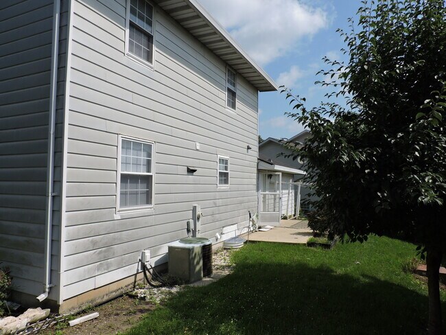 Building Photo - 407 Beechwood Dr