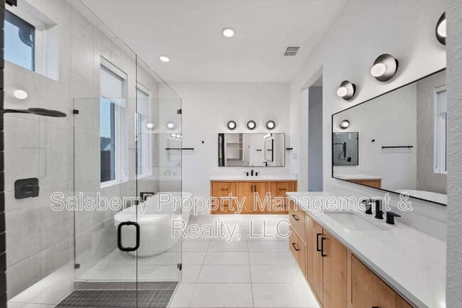 Building Photo - 1790 Coopers Hawk Dr