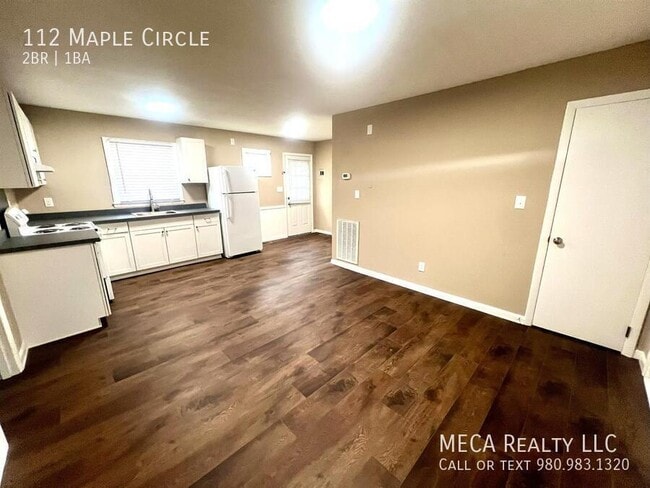 Building Photo - 112 Maple Cir