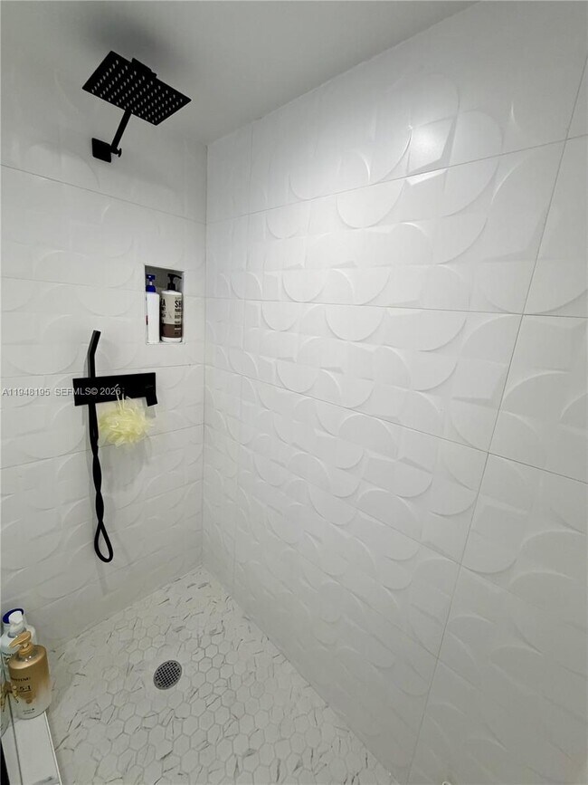 Building Photo - 1920 S Ocean Dr