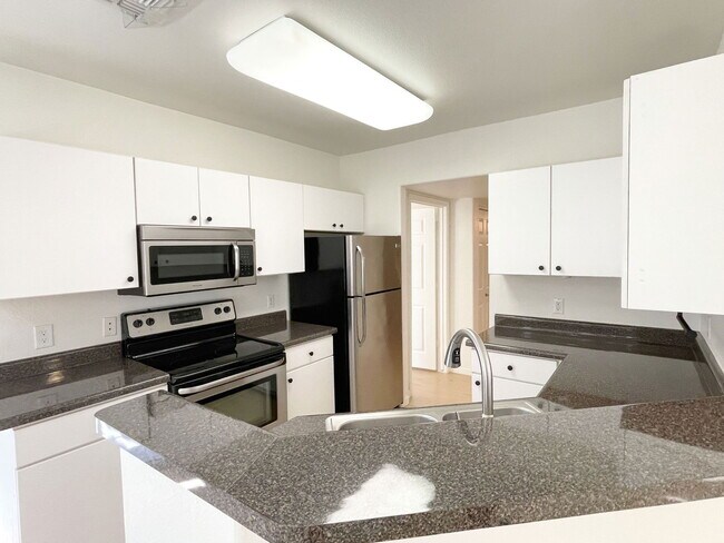 Building Photo - 1295 N Ash St