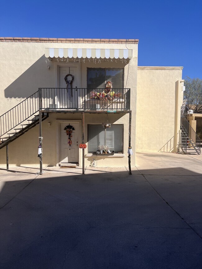 Building Photo - 2536 N Corinthian Garden Dr