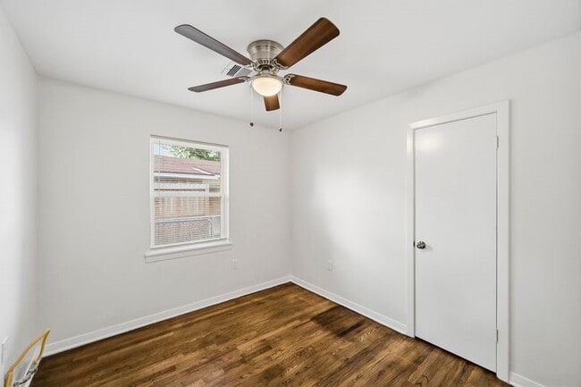 Building Photo - 2409 Estate Dr