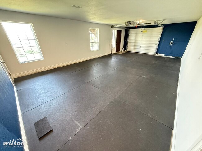 Building Photo - Remodeled 4bd/3ba Naches Home with Firepla...