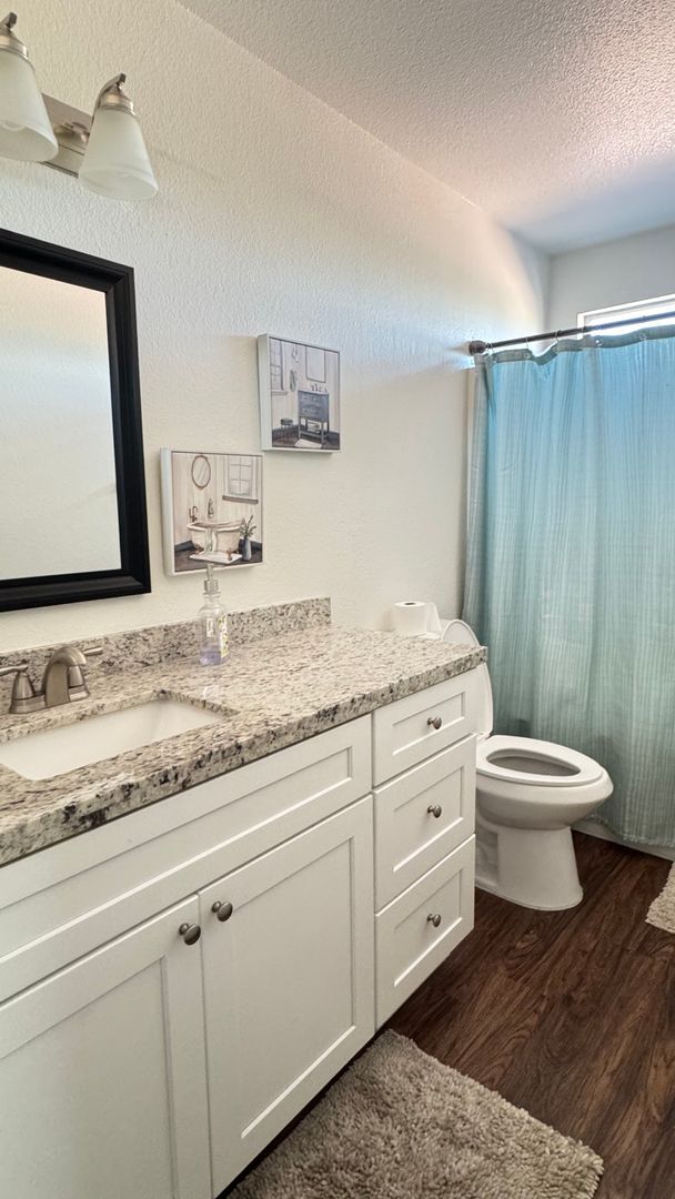 Building Photo - Beautiful home with POOL and spa located n...