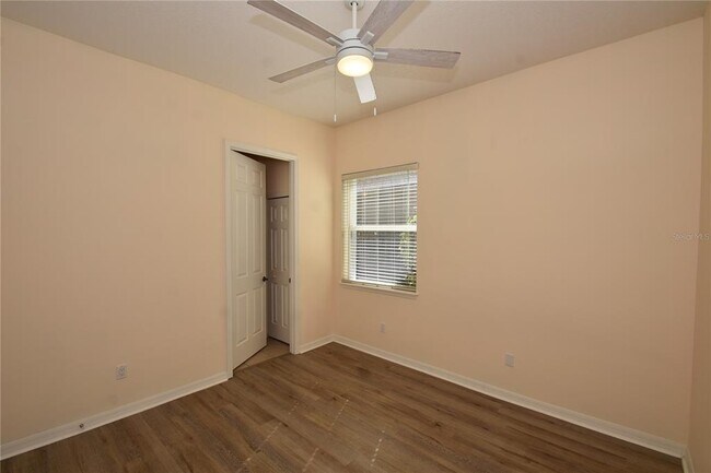 Building Photo - 17 N Village Dr