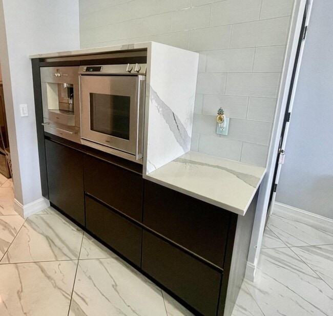 Building Photo - 505 Silver Beach Ave