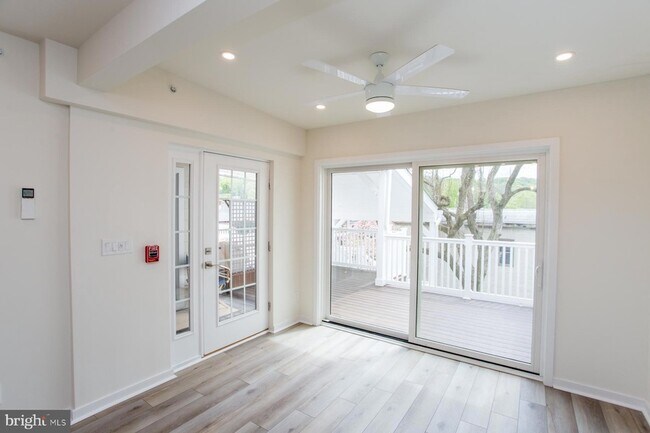 Building Photo - 41 Bridge St