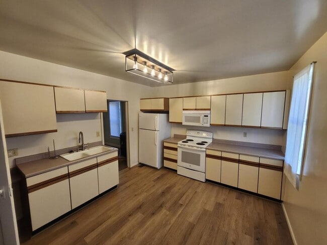 Building Photo - 412 S Crosby St