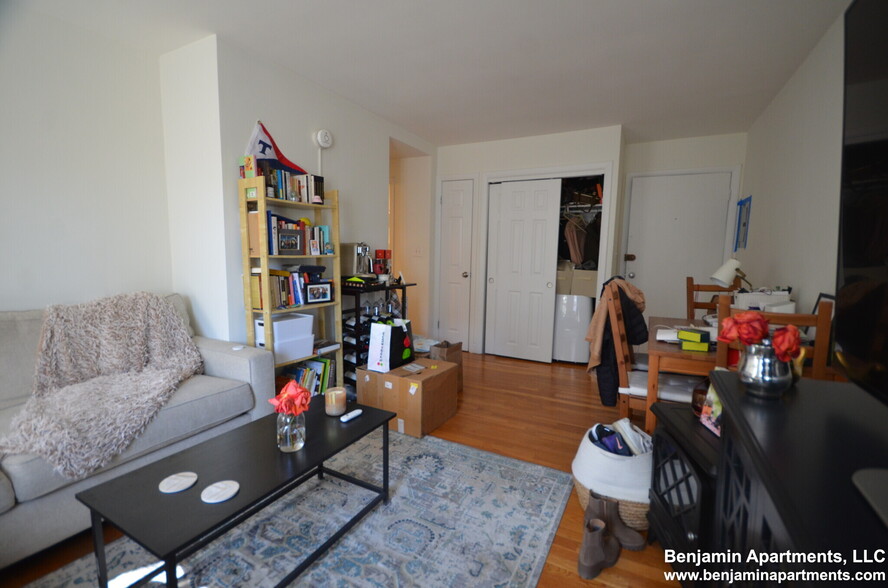 Building Photo - 517 Beacon St
