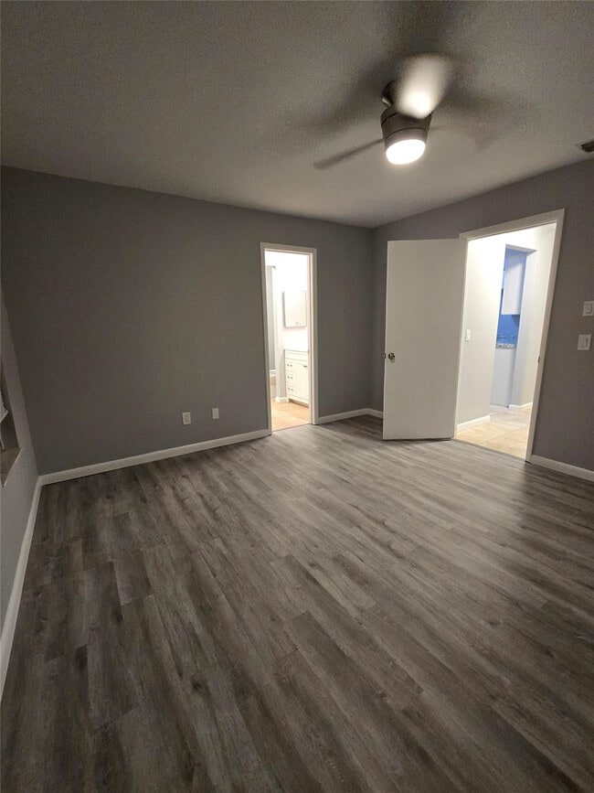 Building Photo - 1074 SW Jennifer Terrace