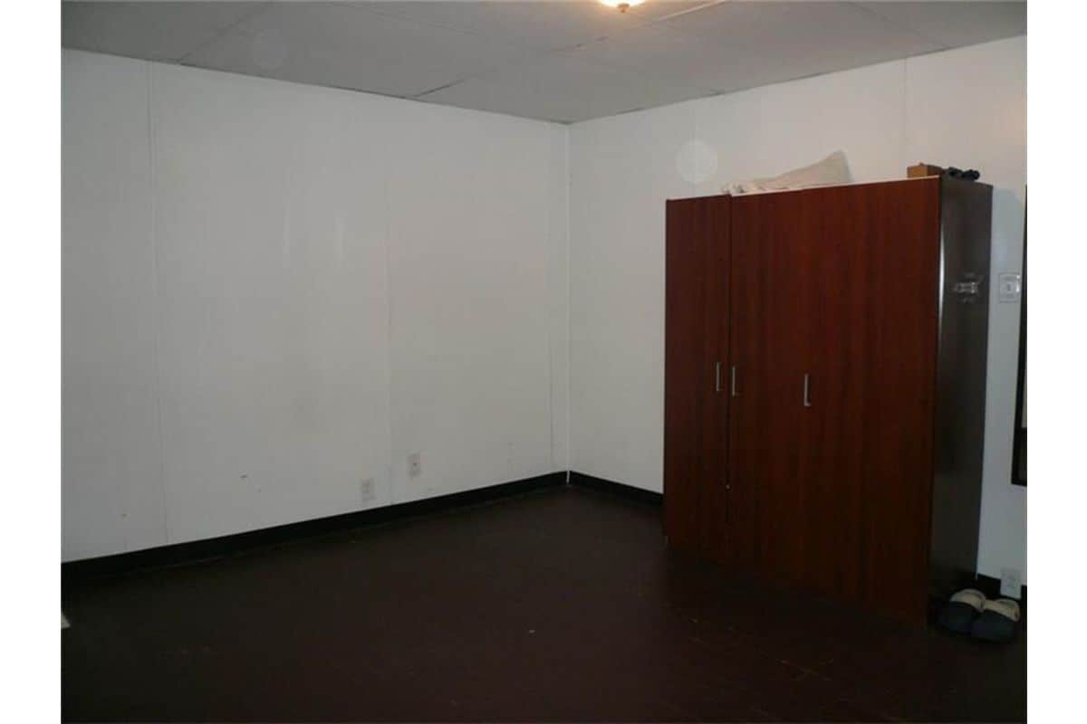 Building Photo - 154 Robinson St