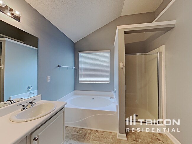 Building Photo - 4151 Ravenwood Ct