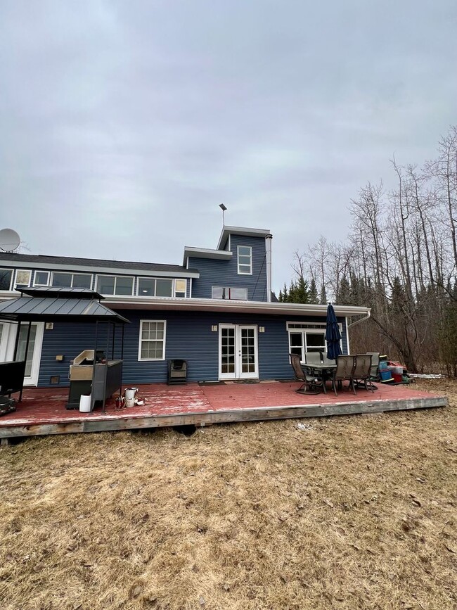 Building Photo - Charming 3-Bedroom Home in Fairbanks / Pet...