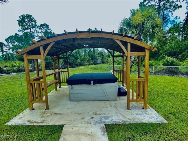 Building Photo - 940 Belmont St E