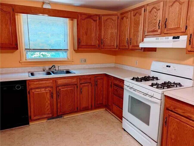 Building Photo - 111 Bidwell Terrace