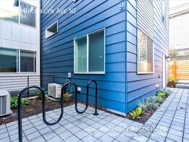 Building Photo - 5255 Brooklyn Ave NE