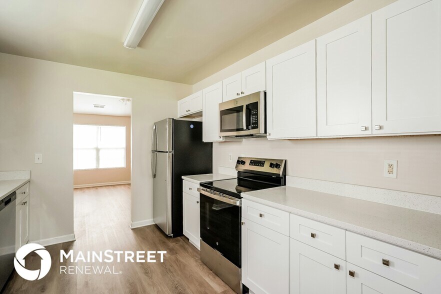 Building Photo - 5323 Landreaux Dr