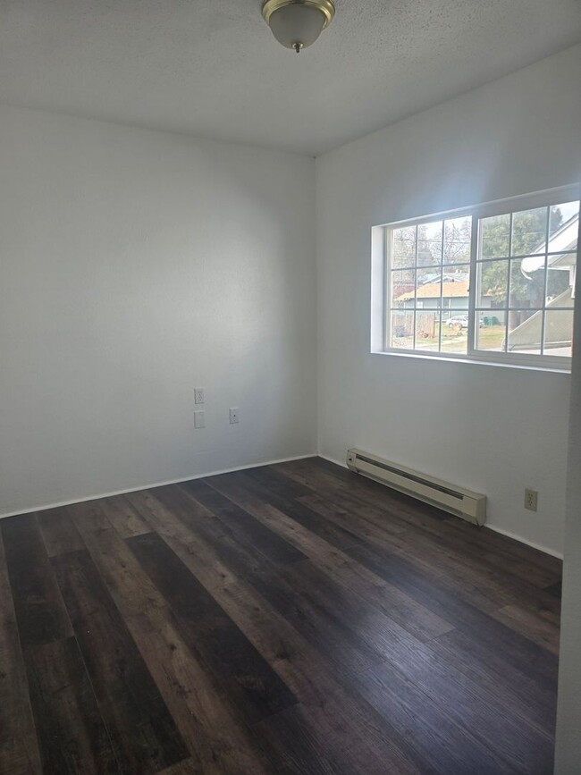 Building Photo - 3 Bedroom 1 Bathroom Home