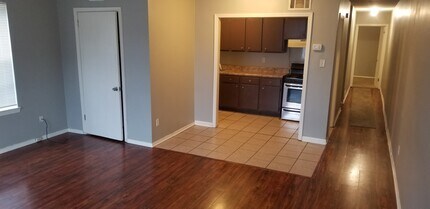 Building Photo - 1307-09 Halcomb ln