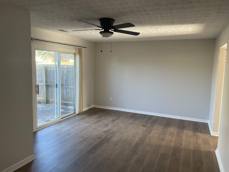 Building Photo - 438 Red Tulip Ct