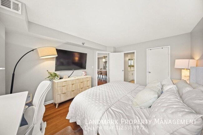 Building Photo - 1309 N Wells St