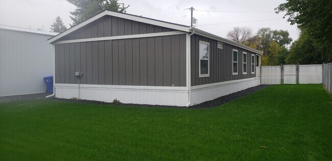 Building Photo - Beautiful 3-Bedroom Home with Bonus Room, ...