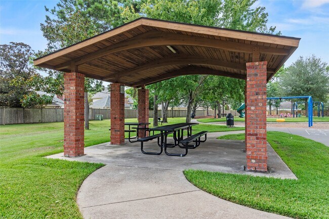 Building Photo - 18135 Somerset Knolls Ct