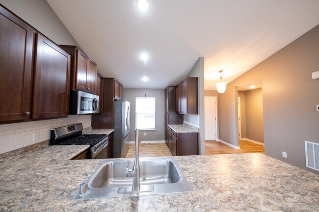 Building Photo - 15141 Emory Cir