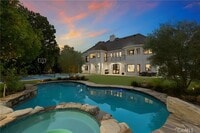 Building Photo - 5946 Woodlake Ave