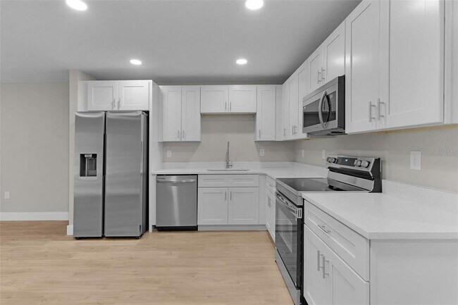 Building Photo - 9170 N Travis Dr