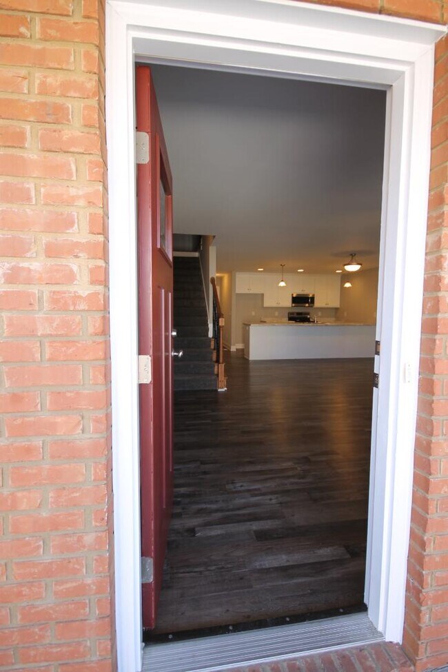 Building Photo - 704 Cobblestone Dr