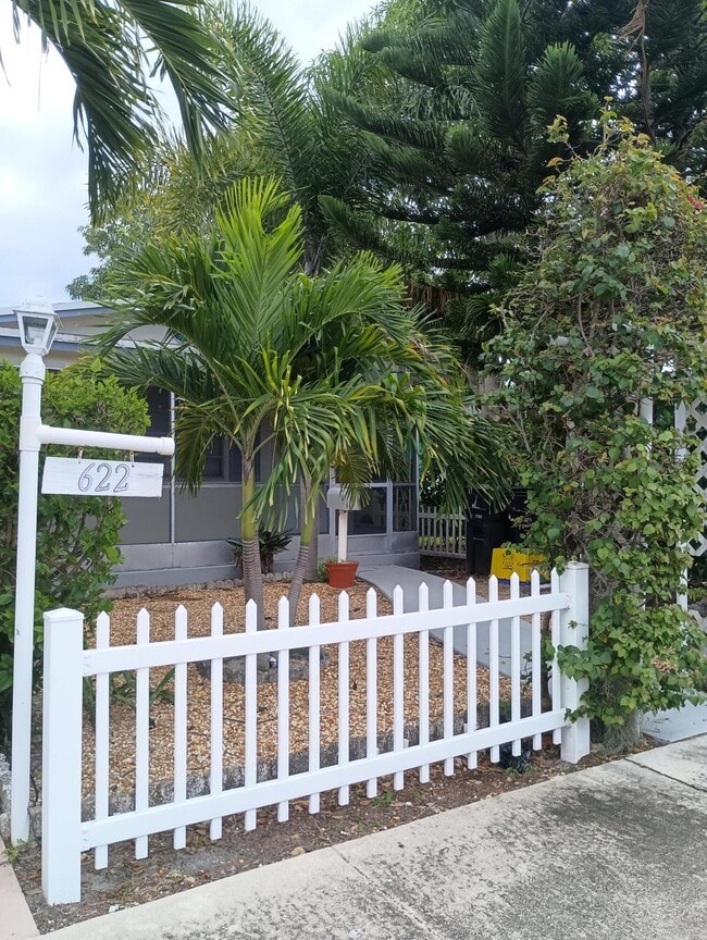 Building Photo - 622 N L St