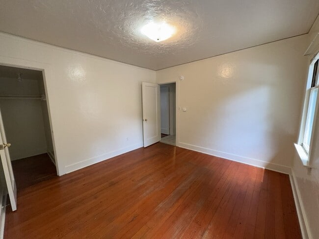 Building Photo - Sit out with your pet on the patio of this Arcata home!