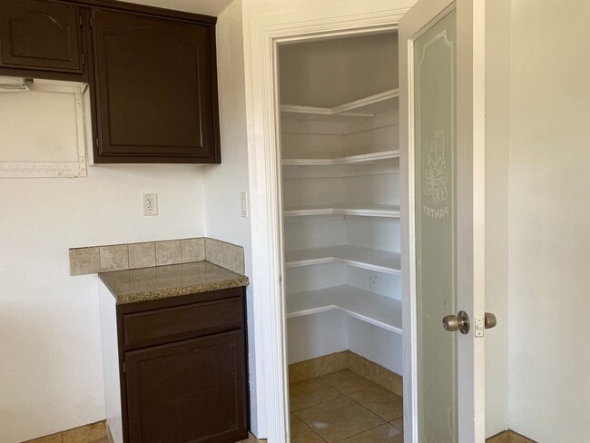 Building Photo - Single story 4 Bedroom for Lease Jurupa Valley