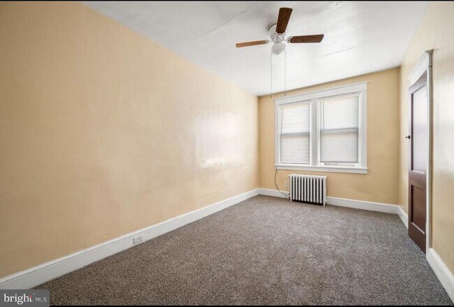Building Photo - 139 E Plumstead Ave