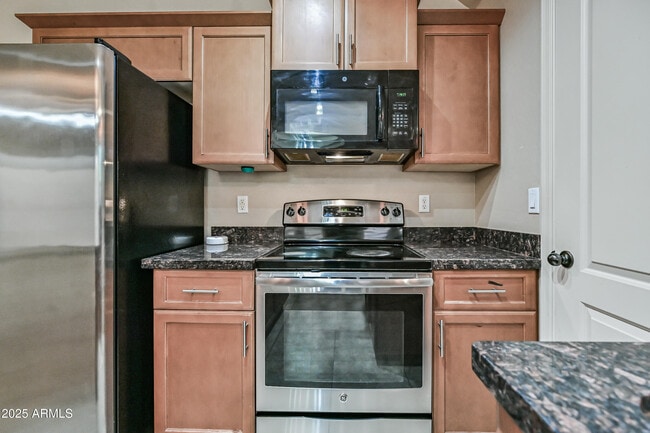 Building Photo - 2060 E Heartwood Ln