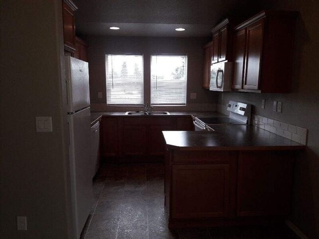 Building Photo - 201 La Casa St