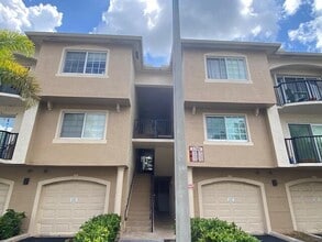 Building Photo - 1700 Crestwood Ct S