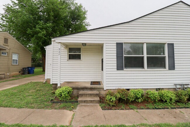 Building Photo - Beautiful Brookside duplex unit - NO PETS